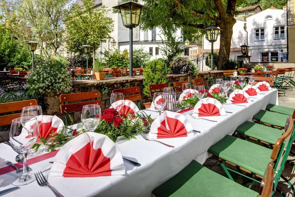 Altstadt- Und Businesshotel Pfaubraeu - Brauereigasthof - Fruehstuecksbuffet - Kostenfreie Radgarage - Hunde Willkommen Тростберг ан дер Алц Екстериор снимка