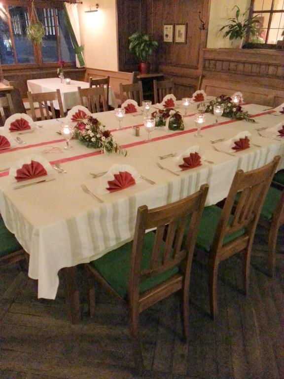 Altstadt- Und Businesshotel Pfaubraeu - Brauereigasthof - Fruehstuecksbuffet - Kostenfreie Radgarage - Hunde Willkommen Тростберг ан дер Алц Екстериор снимка
