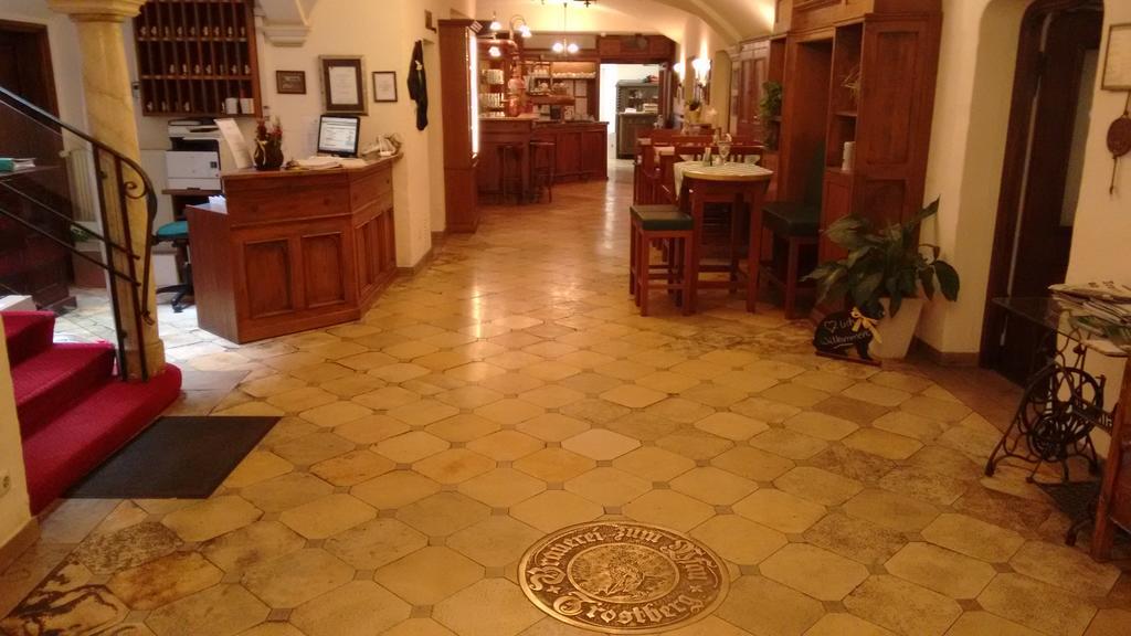 Altstadt- Und Businesshotel Pfaubraeu - Brauereigasthof - Fruehstuecksbuffet - Kostenfreie Radgarage - Hunde Willkommen Тростберг ан дер Алц Екстериор снимка