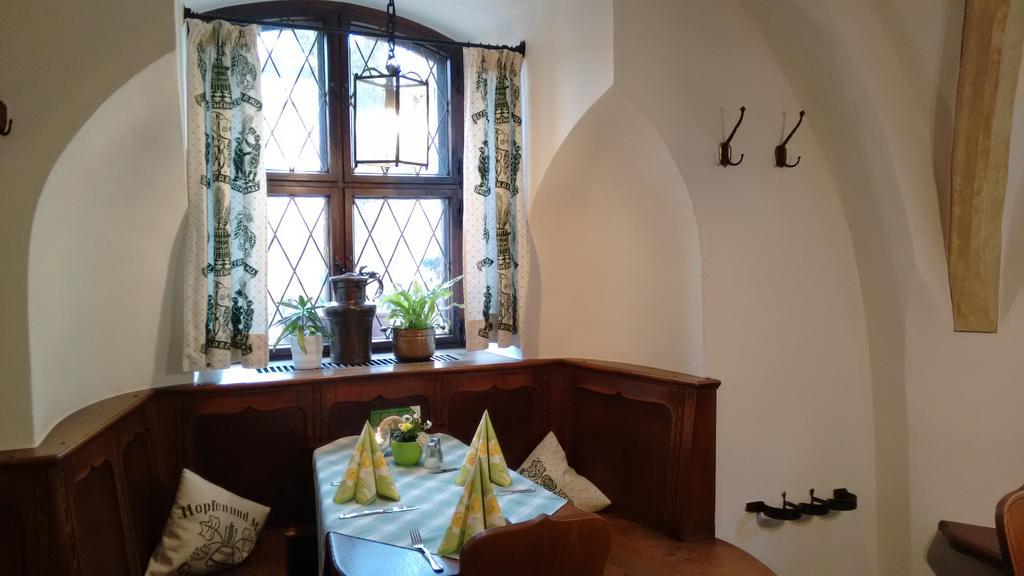 Altstadt- Und Businesshotel Pfaubraeu - Brauereigasthof - Fruehstuecksbuffet - Kostenfreie Radgarage - Hunde Willkommen Тростберг ан дер Алц Екстериор снимка