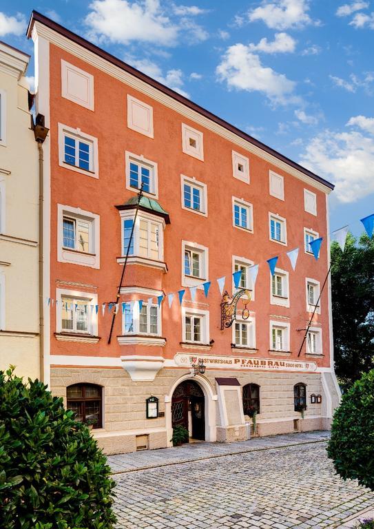 Altstadt- Und Businesshotel Pfaubraeu - Brauereigasthof - Fruehstuecksbuffet - Kostenfreie Radgarage - Hunde Willkommen Тростберг ан дер Алц Екстериор снимка